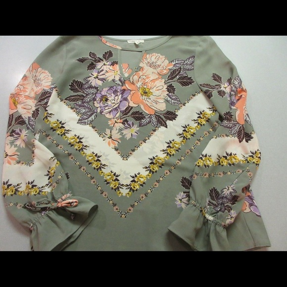 Maurices floral top / blouse floral sz Medium - Picture 2 of 6